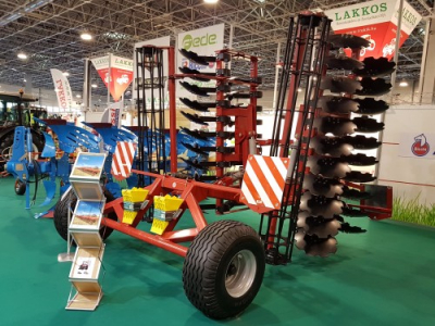LOZOVA MACHINERY presented the disc harrow to the Hungarian farmers